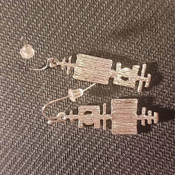 Cute dangling earrings - Picture 3 of 4